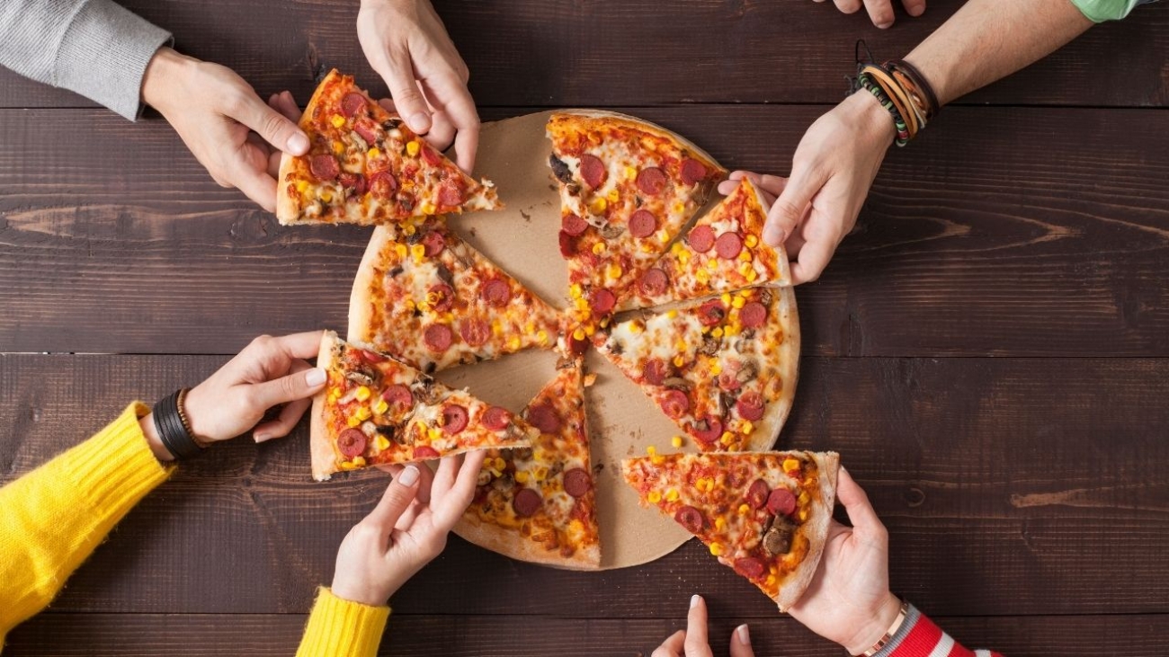 Chill & Pizza – pizza prosto z pieca opalanego drewnem i relaks na pokładzie